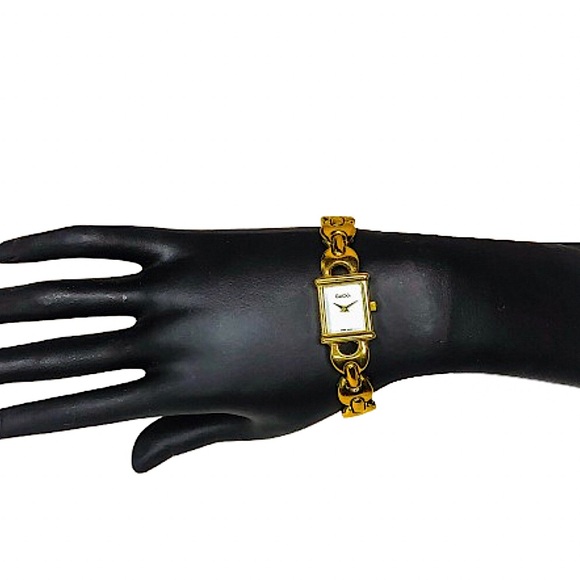 Vintage GUCCI Gold Plated Ladies Swiss Made Dress Watch 1800L - Picture 17 of 17